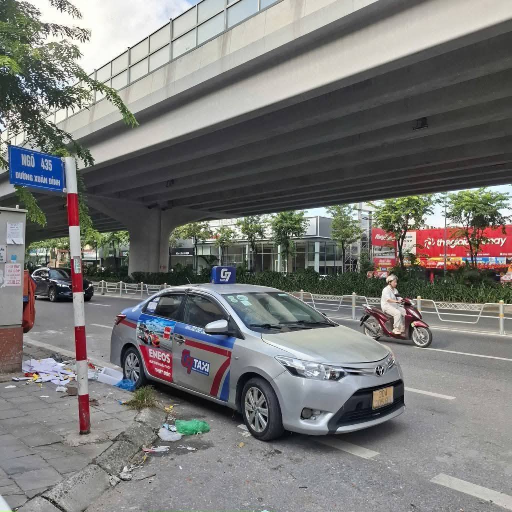 Mặt phố Cầu Giấy kinh doanh phát lộc, ô tô đỗ cửa, thang máy vút bay