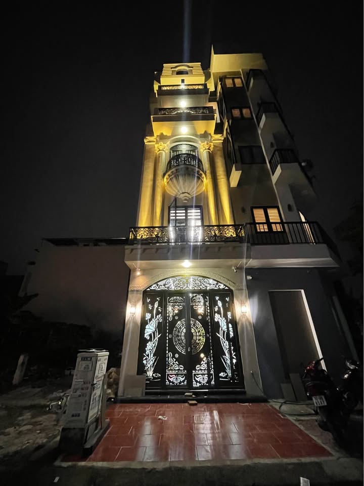 Biệt thự 5 tầng full nội thất, thang máy, sân vườn, chỉ hơn 8 tỷ, đón đầu tiện ích Eon Mall