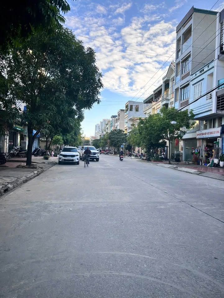 Bán nhà 3.5 tầng tại Dự án Ông Kính, Uông Bí, Quảng Ninh