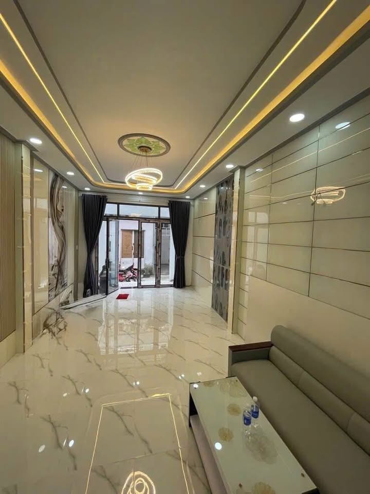 Nhà mới xây kiên cố, thiết kế hiện đại, nằm ngay khu Bốn Xã sầm uất, đường Trương Phước Phan