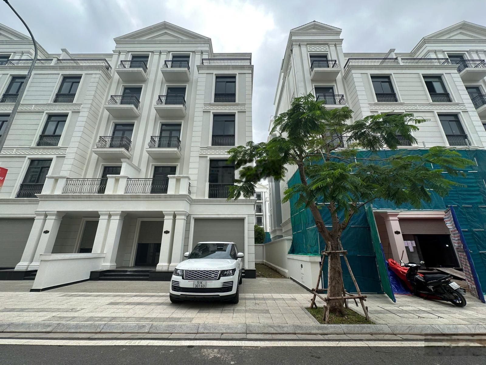 CẦN BÁN GẤP NHÀ PHỐ GLORY, căn góc, hoàn thiện cơ bản, đã có sổ hồng