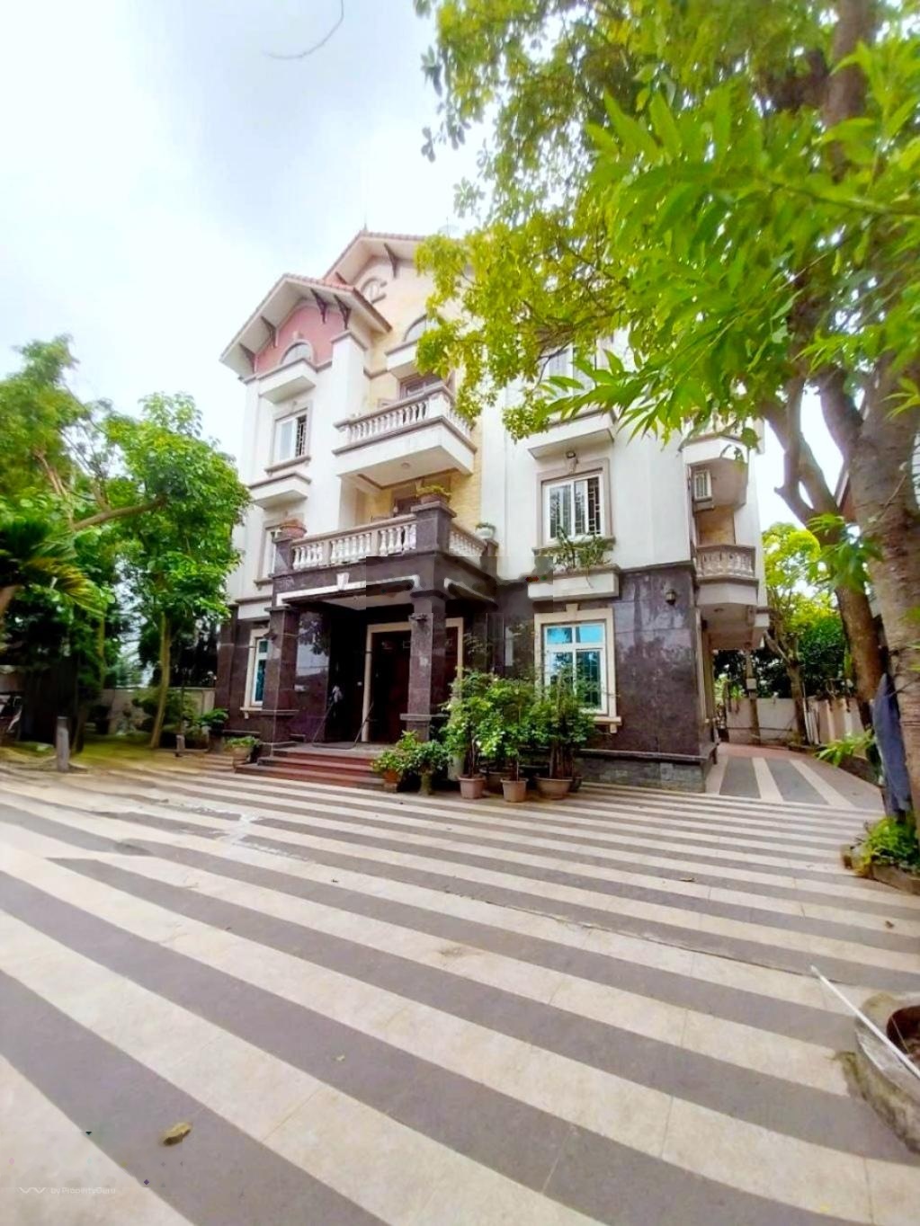 Biệt thự lô góc mỹ đình - sang trọng - đẳng cấp triệu đô lô góc 3 mặt tiền - 44,2 tỷ - 135m2