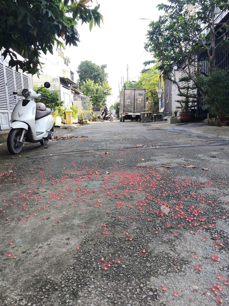 Đất Đông Thạnh 8, DT: 121.4m2, sổ hồng riêng, giá chỉ 4.6 tỷ