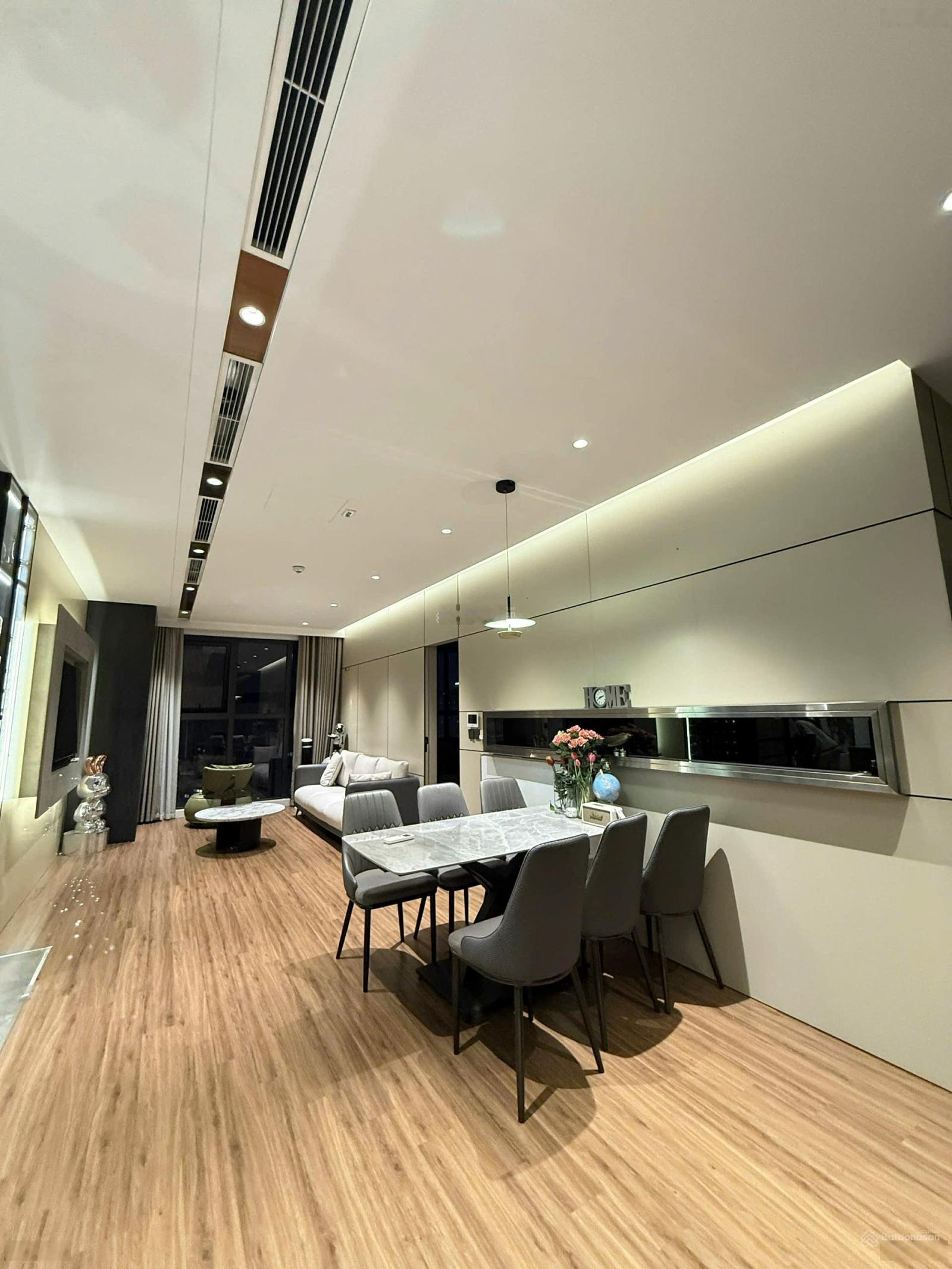 Chính chủ bán nhanh căn góc 73m2 2N2WC BC ĐN full nội thất CC cao cấp The Legend giá 7,9 tỷ bao phí