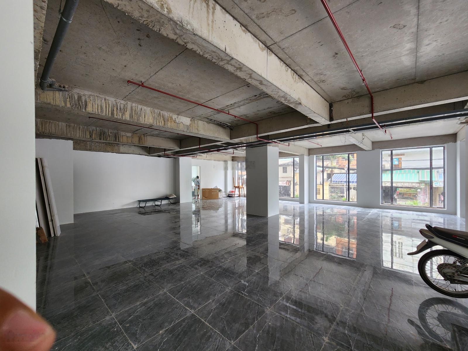 Cho thuê mặt bằng góc 2 mặt tiền Lâm Văn Bền