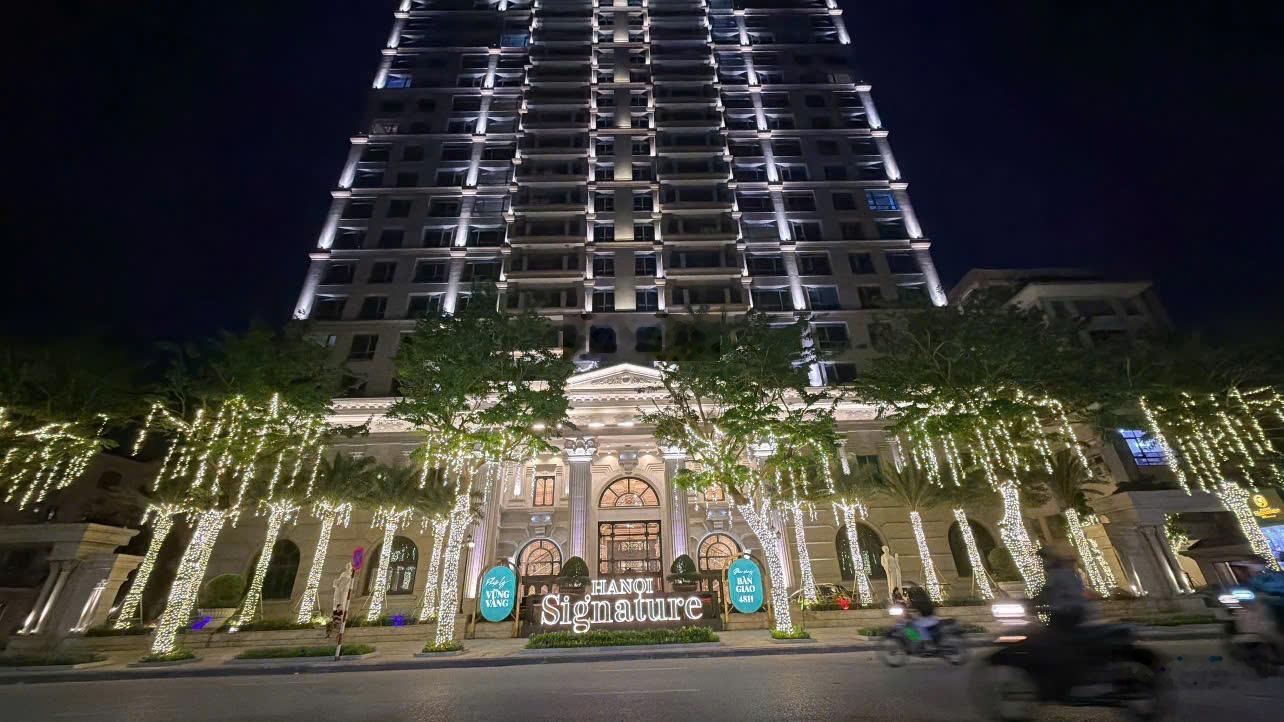 Bán căn góc siêu VIP: 2006A, tầng 20, dt: 176.6m; 3 ngủ, hướng Đông Nam, view trọn Hồ Tây lộng gió