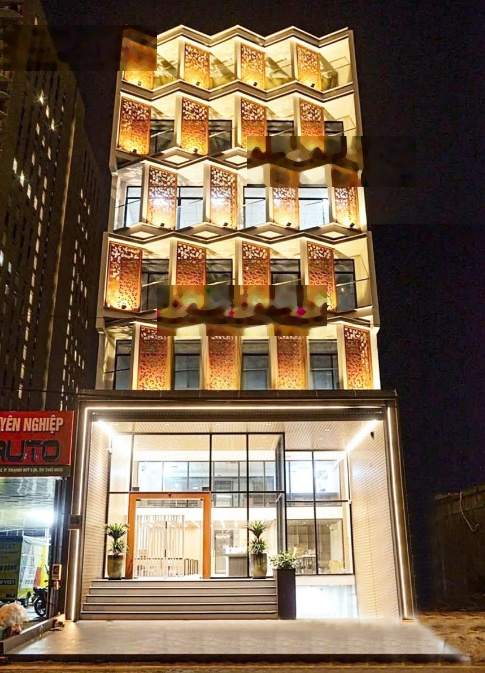 Cho thuê tòa nhà hot Quận 3, Võ Văn Tần, hầm + 6 lầu, mặt tiền đắc địa