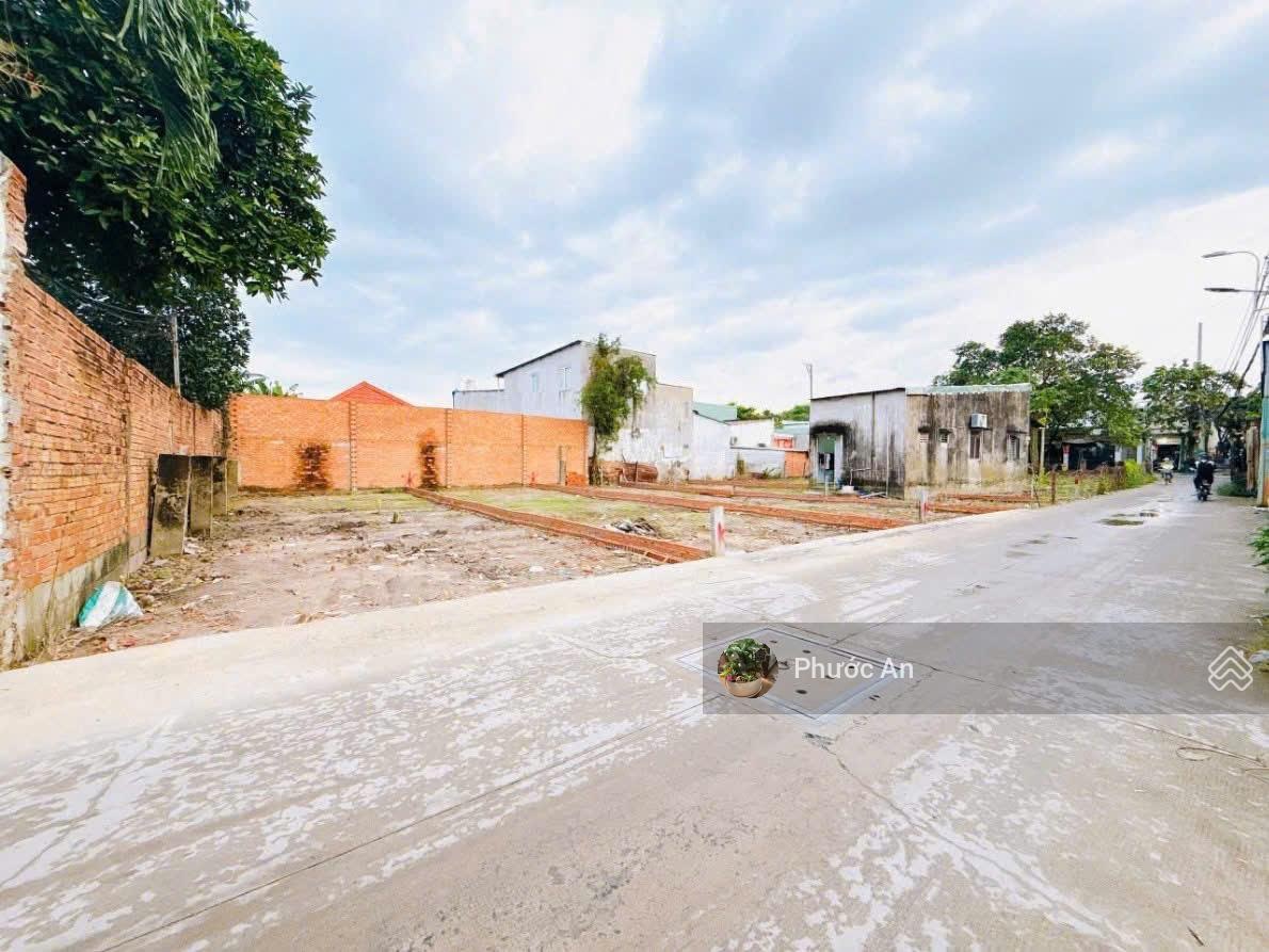 Cơ hội sở hữu 100m2 đất phố xã Tân Phú Trung, Củ Chi. Full thổ cư, vị trí sầm uất. Giá 1 Tỷ 8