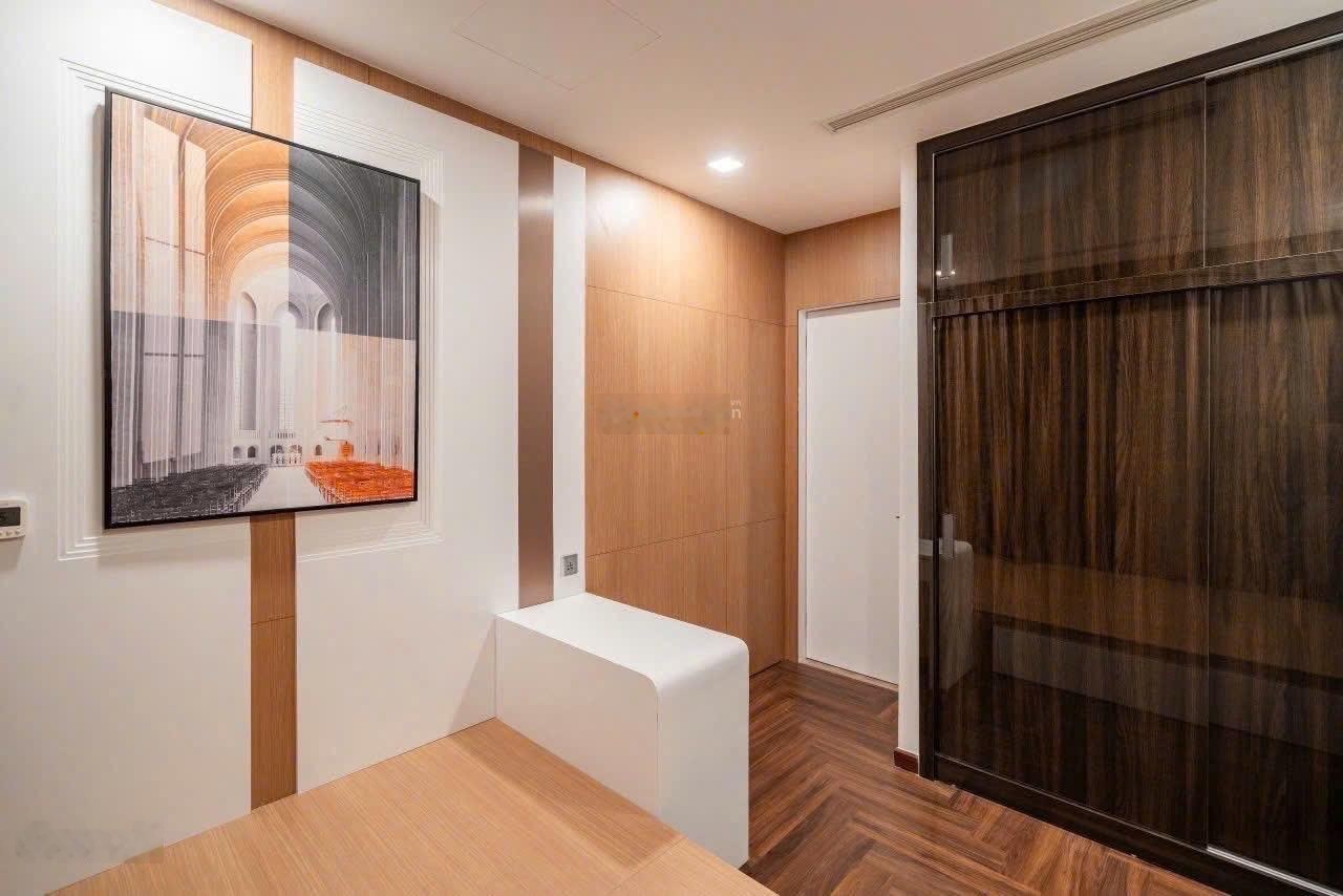 Căn hộ 3PN cho thuê tại Vinhomes Golden River Ba Son, 54 triệu, 118m2 hàng hot