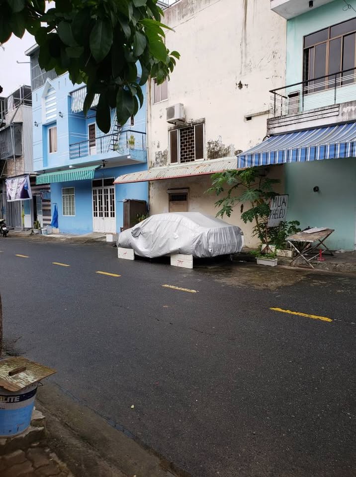 Mặt tiền Trần Thái Tông: Đất ngang rộng, kinh doanh xả láng, xe hơi đỗ cửa