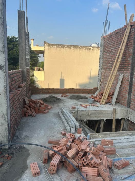 Bán nhà 3 tầng xây thô, 48m2/sàn, ô tô đỗ cửa tại khu vực Hồ Đầm Bét, Nam Định