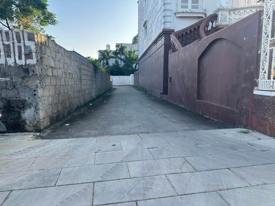 Đất lô góc Đồ Sơn hai mặt tiền, giá hời 900 triệu, sổ đỏ thơm