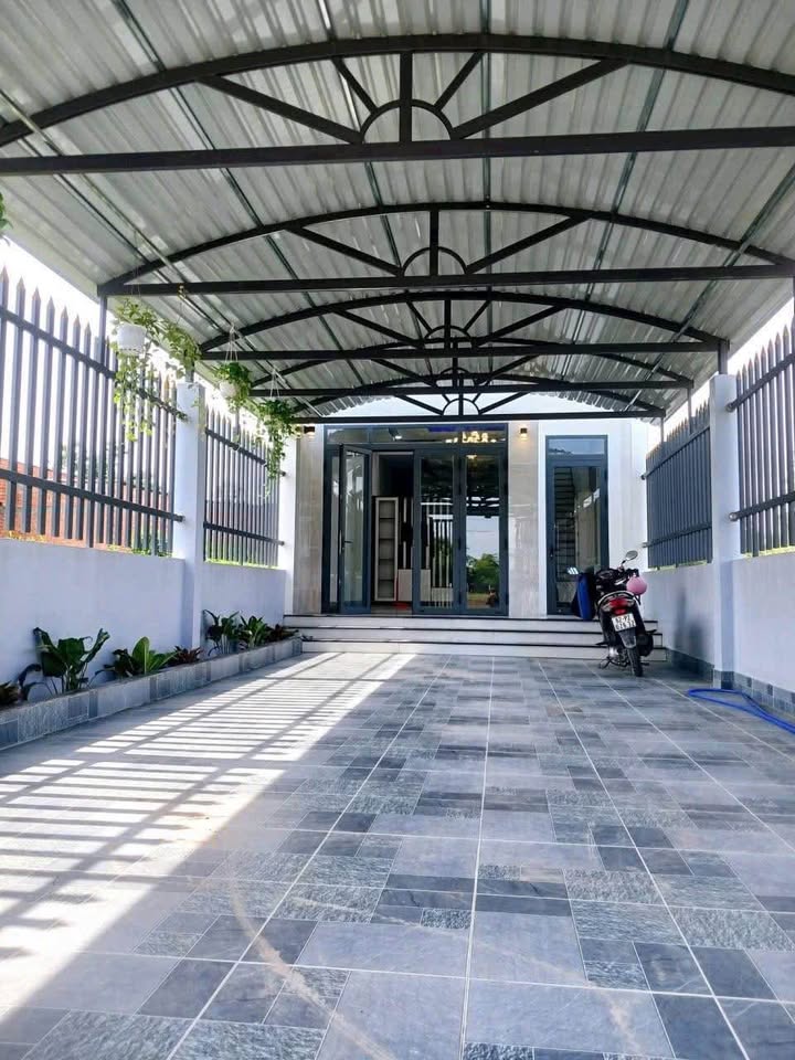 Siêu phẩm nhà vườn "chân dài" độc đáo đang chờ chủ nhân mới