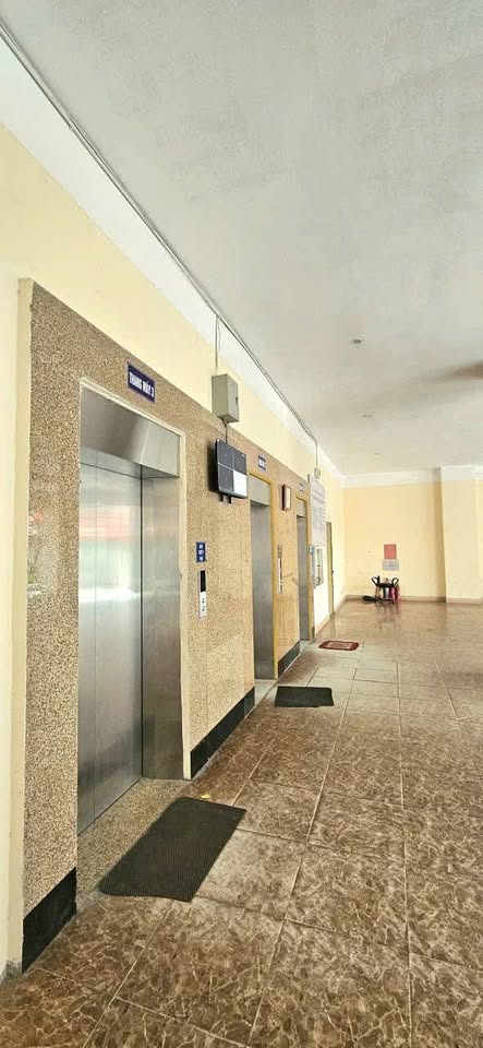 Bán gấp căn hộ 2 phòng ngủ Đức Giang, Long Biên 60m2, giá tốt