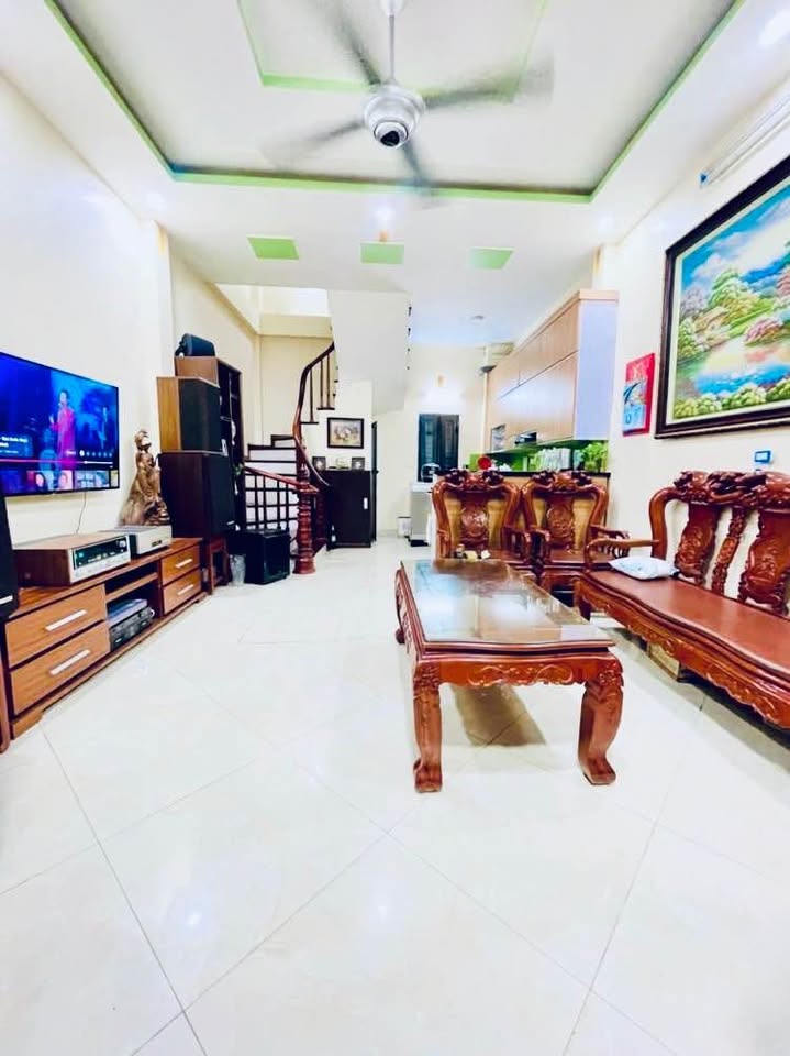 Nhà Xuân Thủy - Trần Thái Tông 42m², 5 tầng, ngõ thông, 9.x tỷ