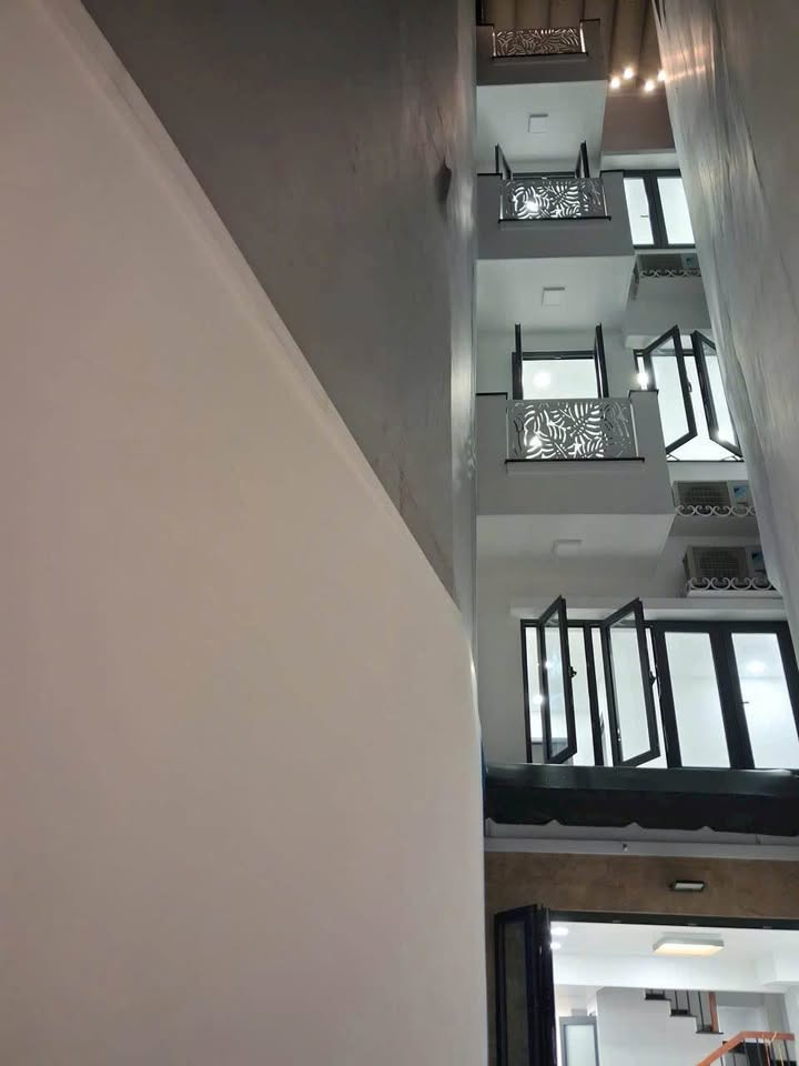 Căn hộ dịch vụ 5 tầng mới đẹp, dòng tiền 45 triệu/tháng - Phan Xích Long