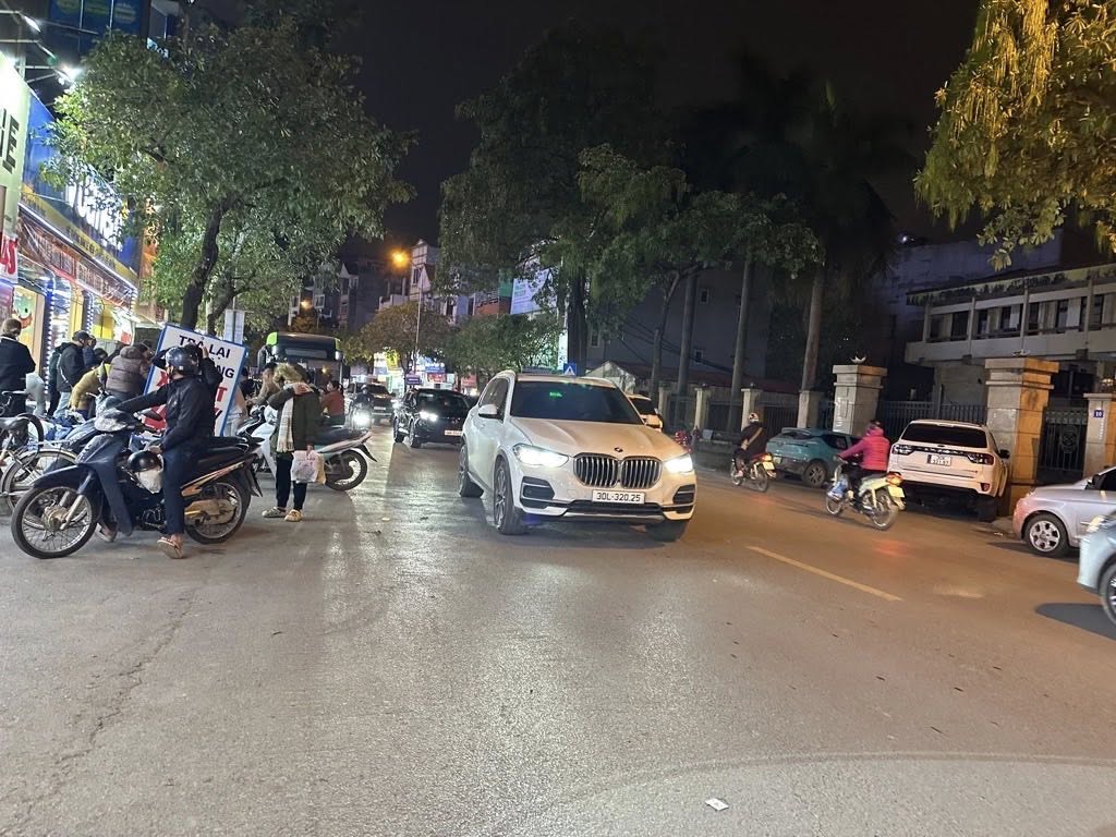 Siêu hiếm có nhà mặt phố kinh doanh sầm uất tại Ngô Xuân Quảng, trung tâm Gia Lâm, Hà Nội