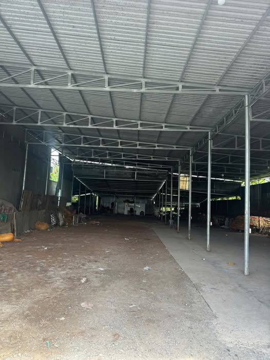 Cho thuê kho 1000m2 mặt tiền đường container tại thành phố Bến Tre
