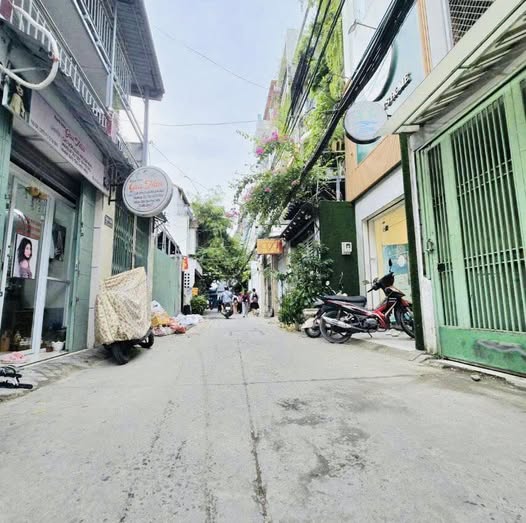 Bán nhà hẻm xe hơi gần mặt tiền đường Cách Mạng Tháng Tám, Tân Bình