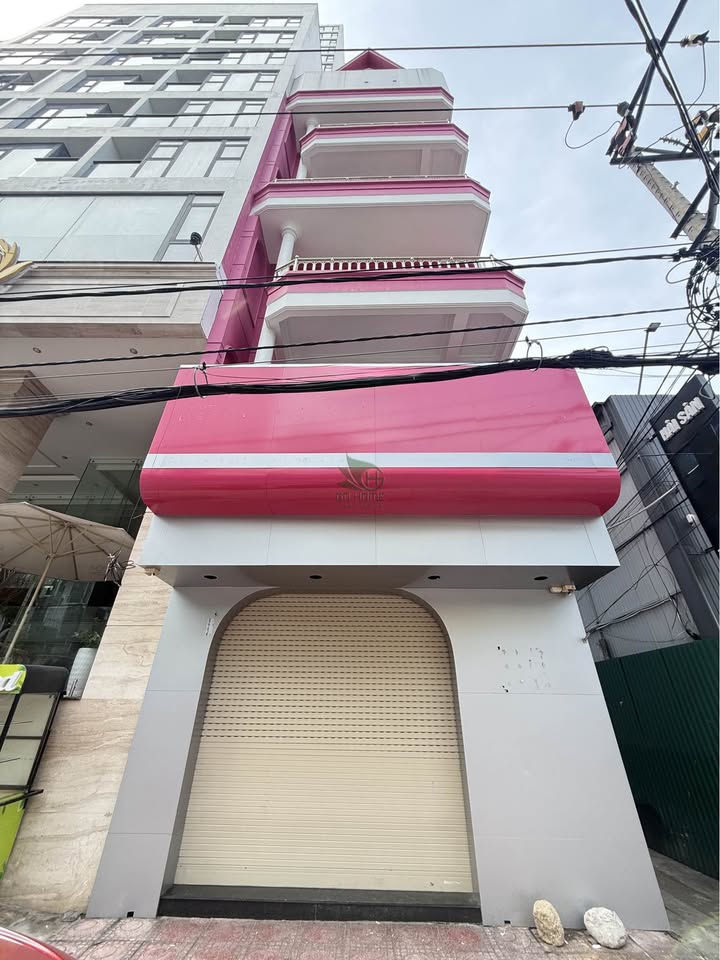 Cho thuê nhà kinh doanh 6 tầng có thang máy, mặt tiền 20m, khu phố du lịch Nha Trang