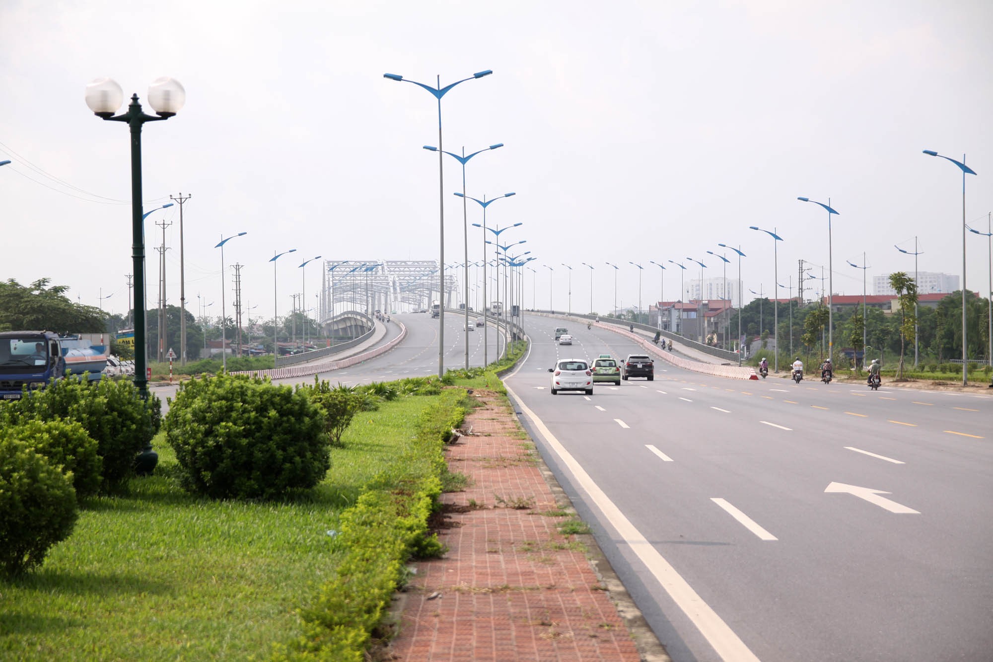 Đất mặt đường 14m thôn Bầu, Đông Anh, 100m2, vỉa hè 5m