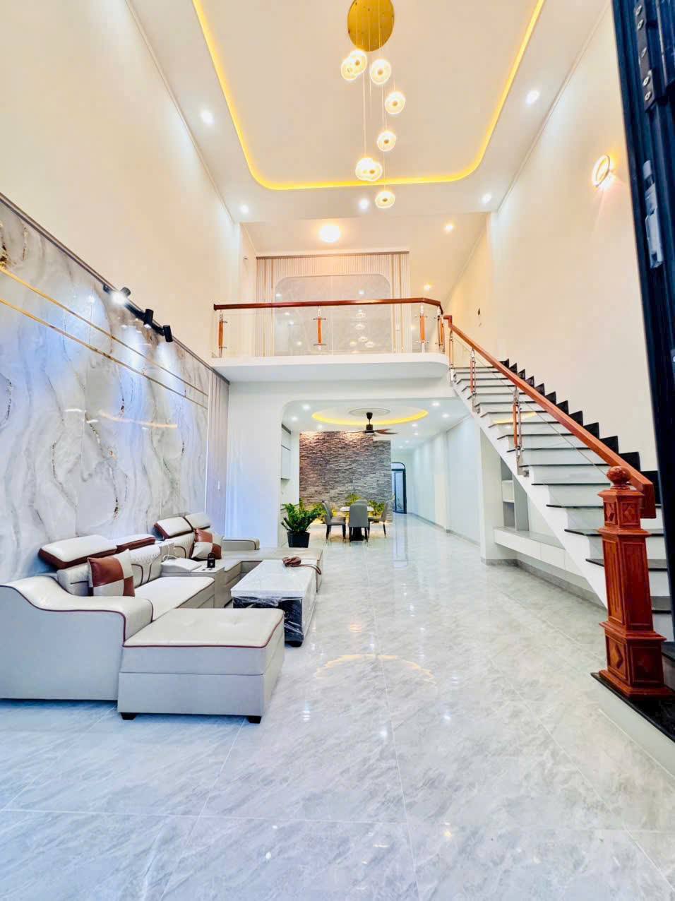 Nhà 1 trệt 1 lửng, 3 phòng ngủ, sân xe hơi 7 chỗ, phường Tân Phong, cơ hội an cư tuyệt vời