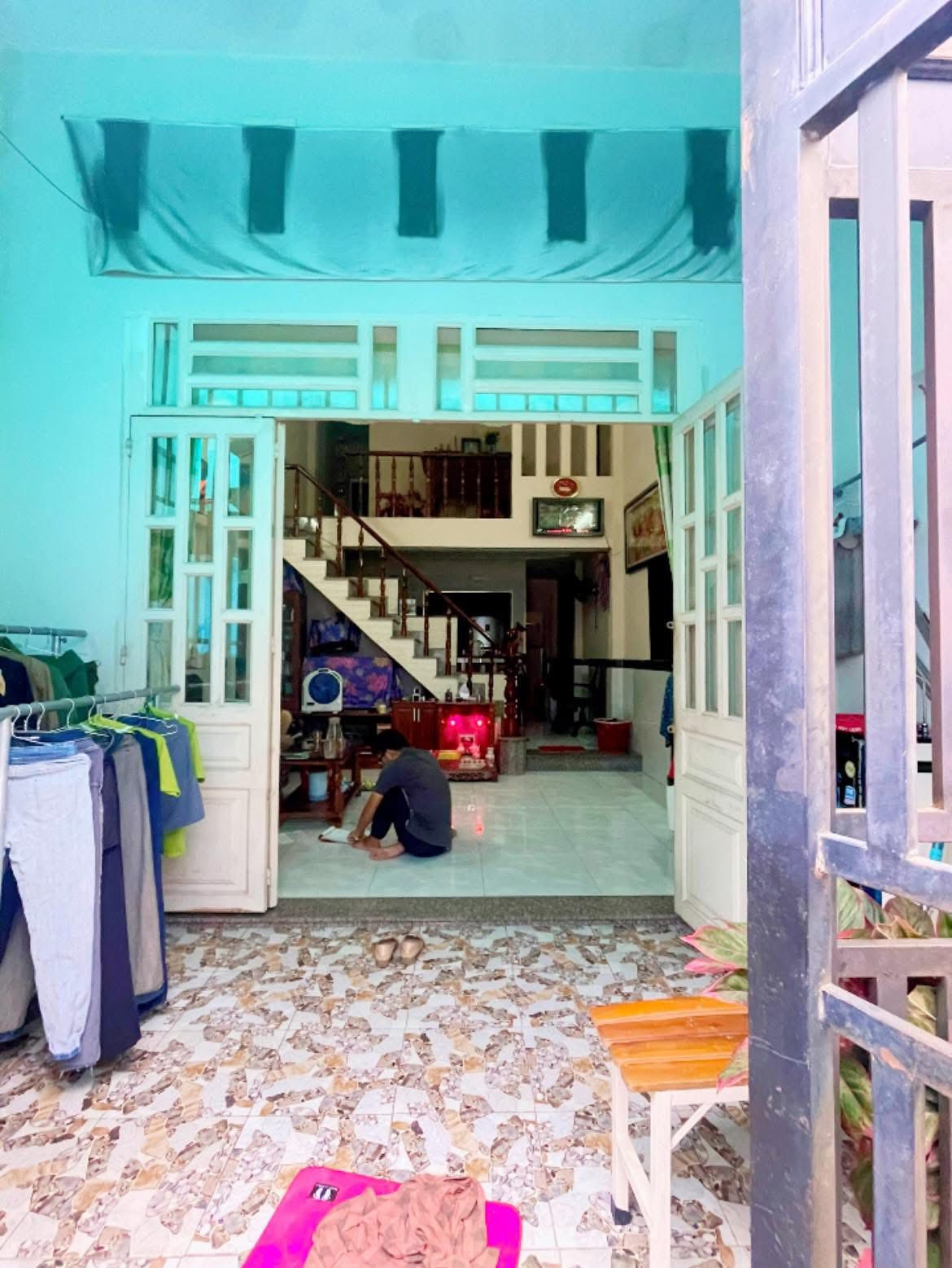 Nhà gác lửng Dĩ An giá rẻ bất ngờ - Ô tô đỗ cửa, sổ sách đầy đủ, chỉ 1.79 tỷ