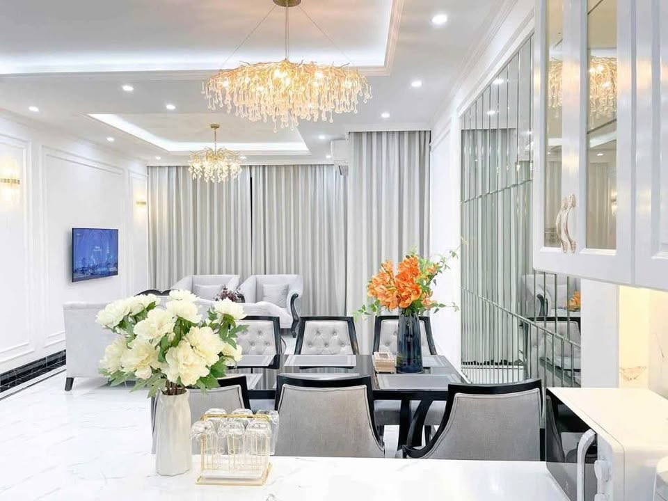 Nhà liền kề mặt phố Mậu Lương, Hà Đông vỉa hè rộng, ô tô đỗ cửa, nội thất 5 sao