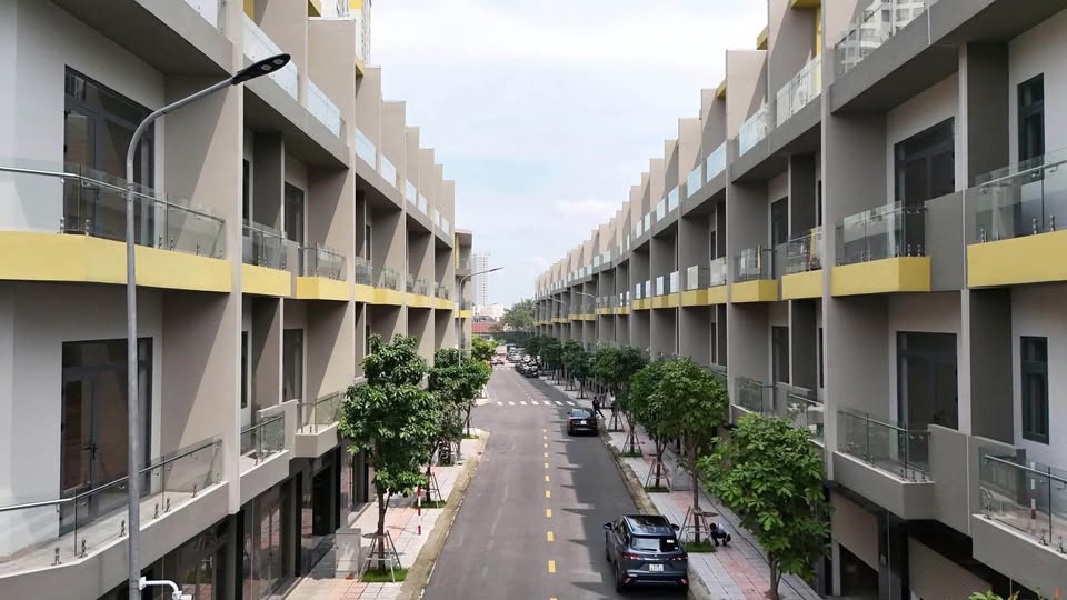 Bất động sản độc quyền nhà phố 140m2, 3 tầng, 5 phòng ngủ, giá 59 triệu/m2, cơ hội vàng không thể bỏ lỡ