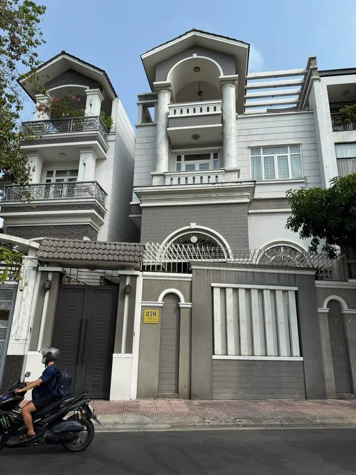 Siêu phẩm biệt thự 2 mặt tiền cực đỉnh, ngay khu ẩm thực Phan Xích Long