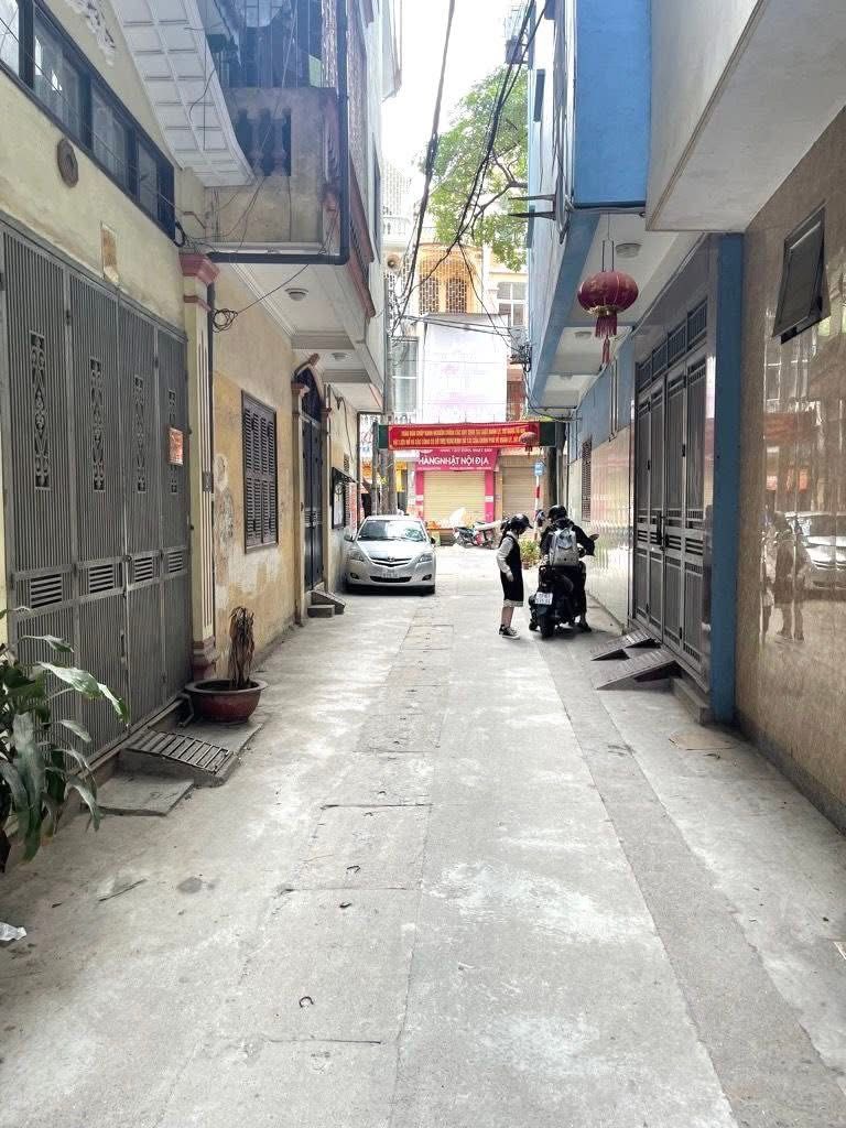 Nhà 40m2 - Vài bước ra ô tô - Ngõ nông gần phố - Chỉ nhỉnh 7 tỷ