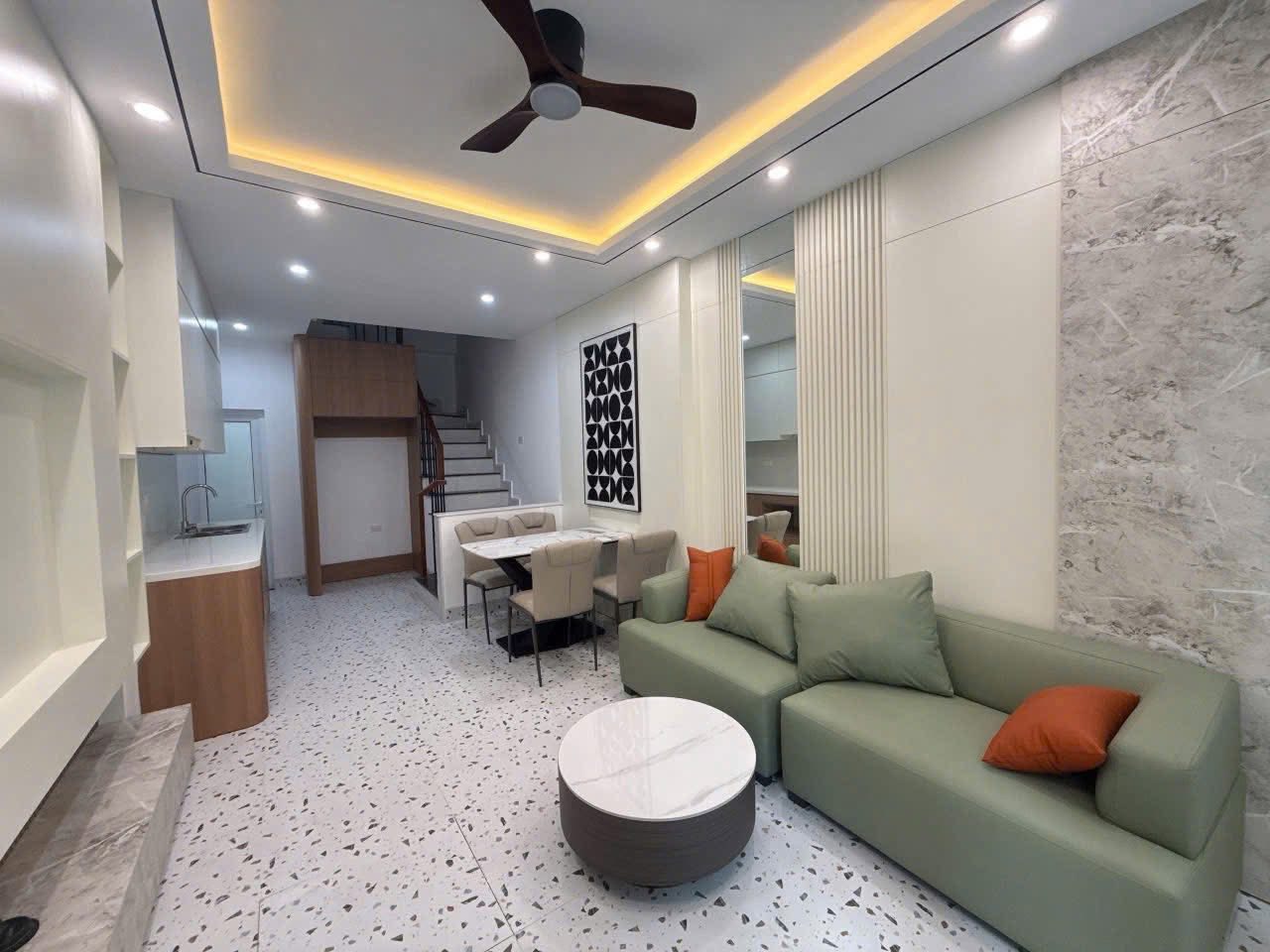 Nhà Nguyễn Tri Phương, Quận 10 40m2 nhỉnh 6 tỷ, vài bước ra ô tô, ngõ thông sáng
