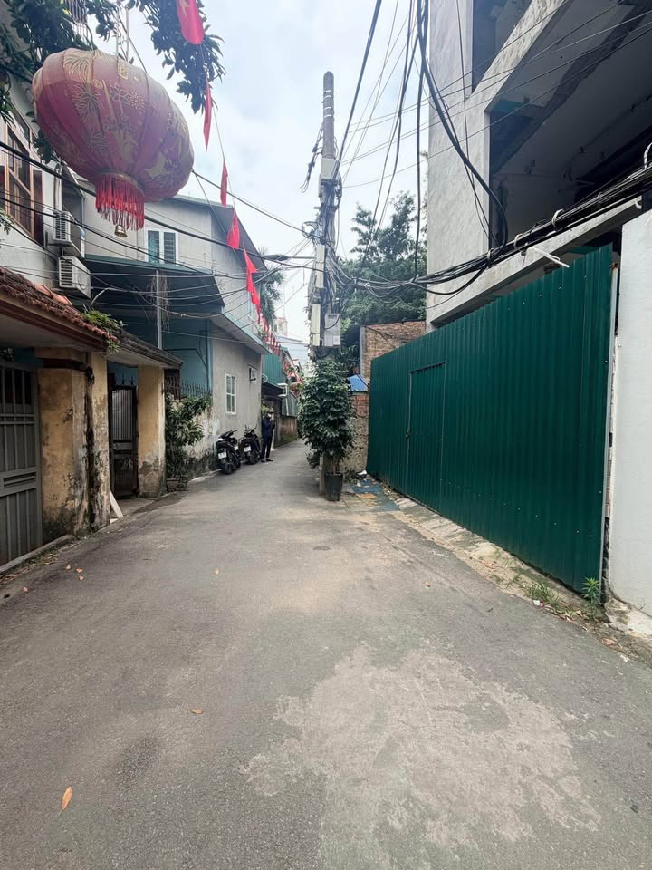 Nhà 6 tầng, mặt tiền 6m, view Hồ Tây, cách phố 20m, giá chỉ 25.5 tỷ