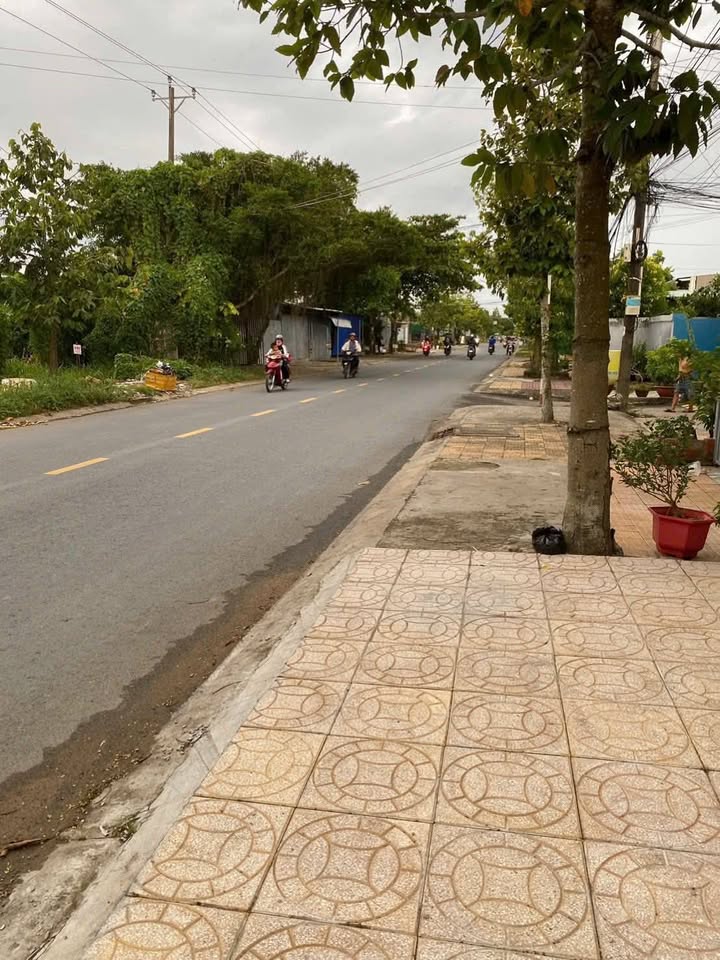 Bán nhà mặt tiền đường Nam Kỳ Khởi Nghĩa, Sóc Trăng, diện tích 4m x 30m, giá 1,85 tỷ