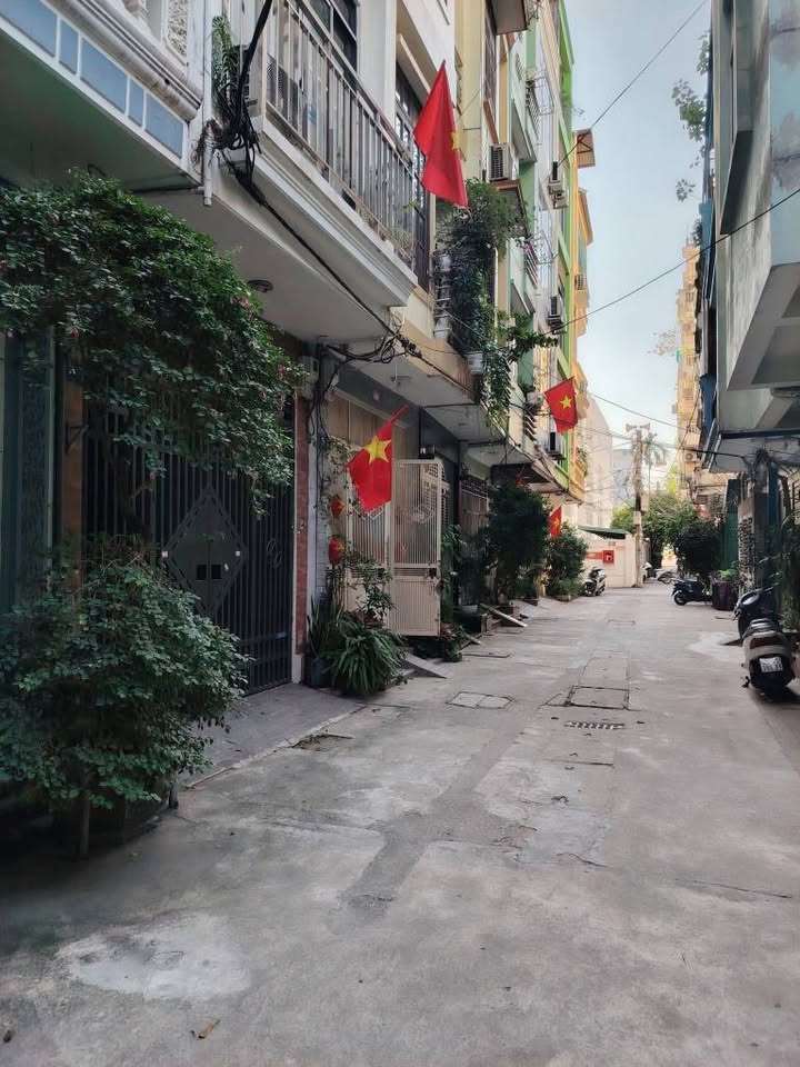 Nhà Hoàng Mai 25m2, 5 tầng, giá hời, sổ riêng, đón lộc