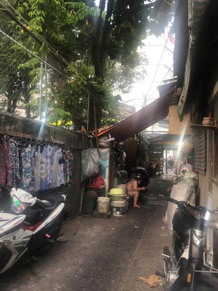 Bán nhà 1 hẻm thông thoáng, 5,2m x 3m, Phường 13, Quận 8 2 tỷ