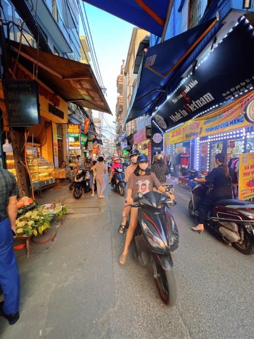 Tọa lạc tại vị trí đắc địa trên mặt phố chợ Đại Từ sầm uất, ngôi nhà này là lựa chọn lý tưởng cho mọi loại hình