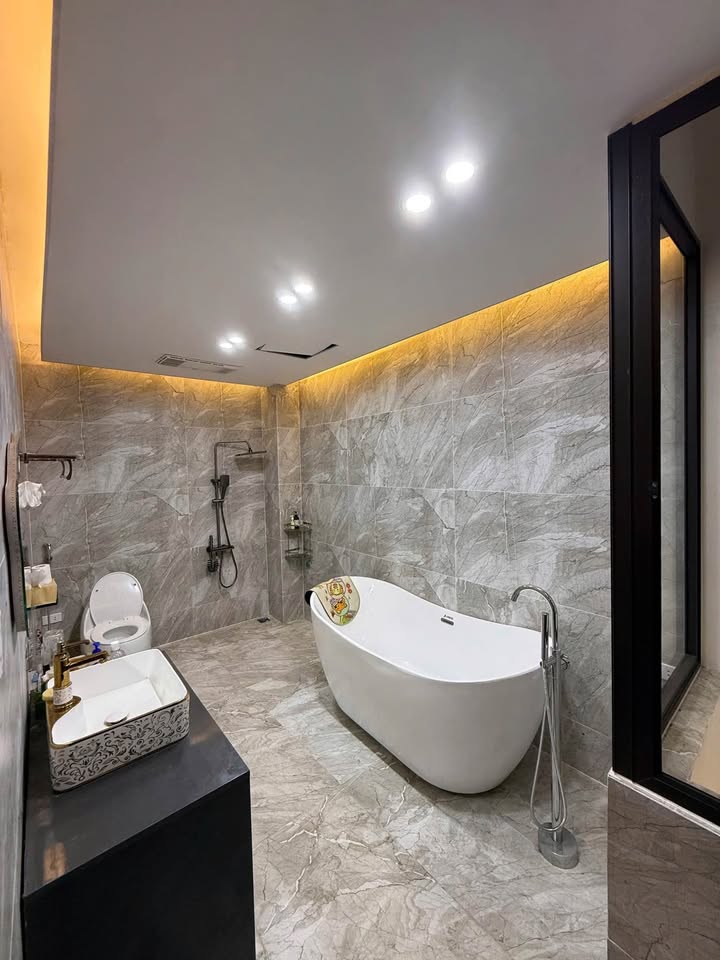 Nhà 3 tầng mặt hồ Lê Hồng Phong, Lạng Sơn