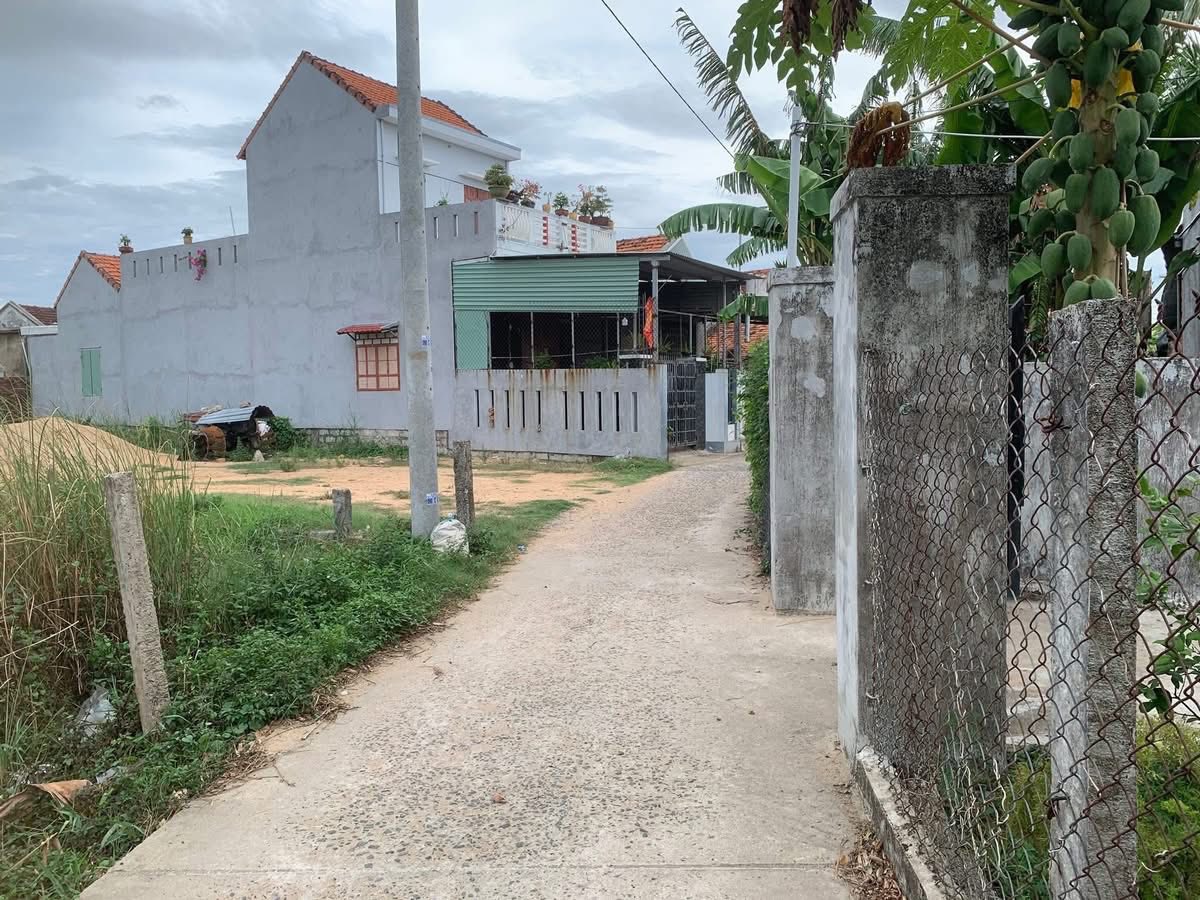 Đất vàng Phú Yên mặt tiền rộng 4,3m, nở hậu 4,8m, dài 31m, giá 590 triệu