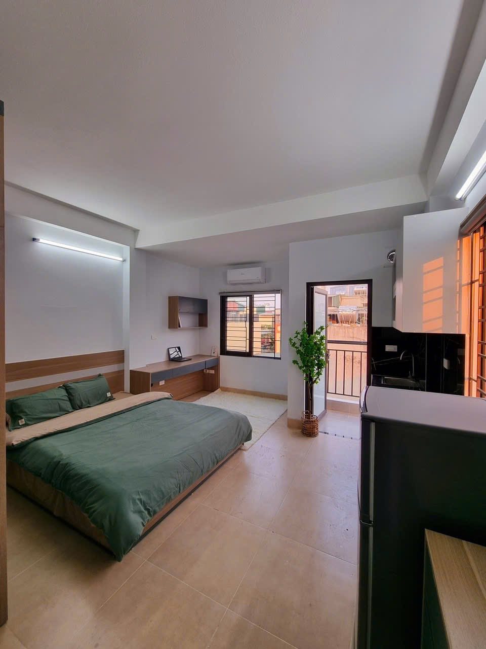 Studio xịn sò 28m2 full nội thất, ban công thoáng đãng, ngay Cầu Giấy