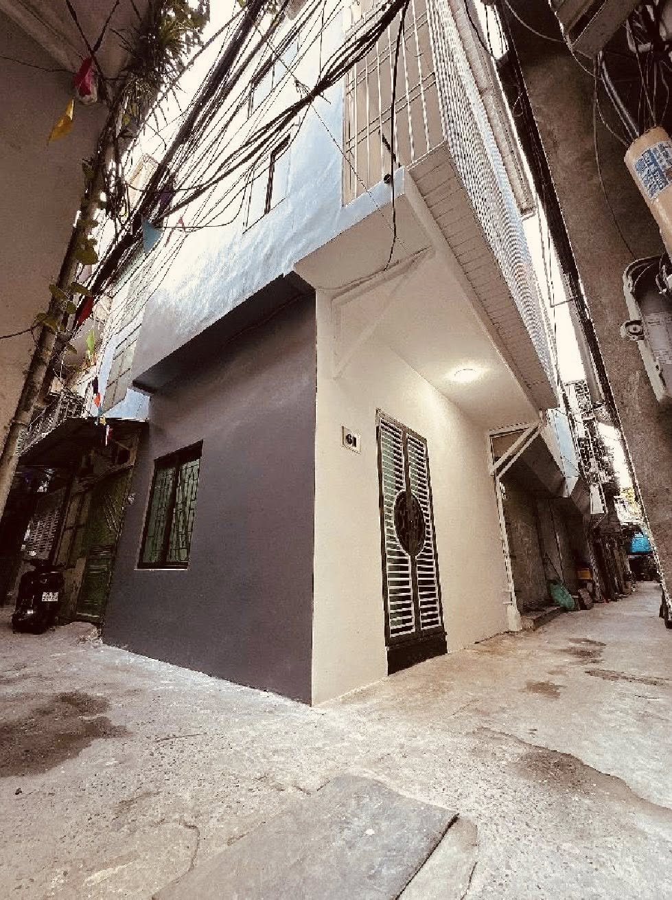 Nhà lô góc 30m2, mặt tiền 5.4m giá 3.5 tỷ, vài mét ra hồ, ô tô đỗ gần