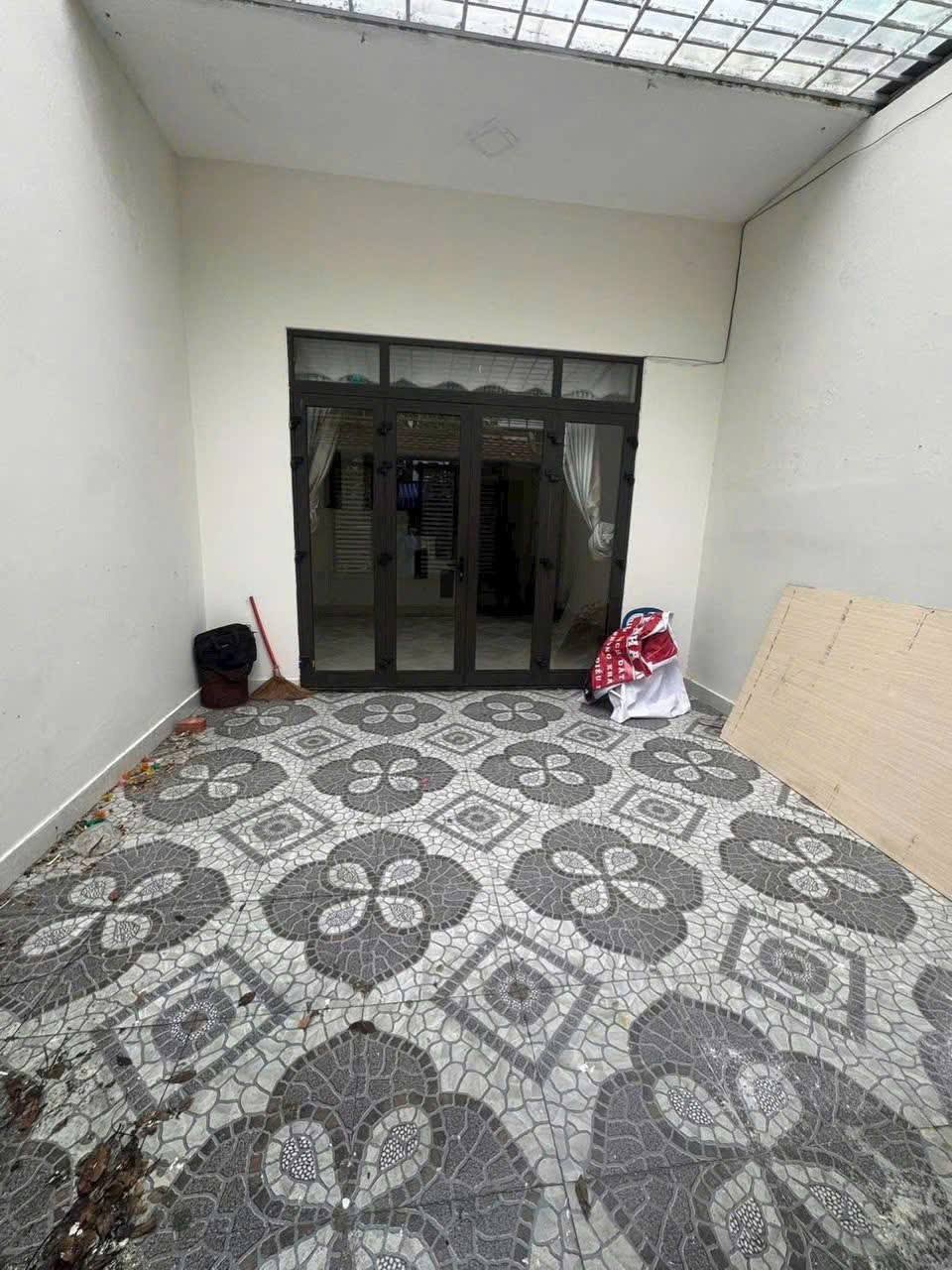 Nhà 2 tầng mặt tiền Lý Triện 3 ngủ, sân xe, giá yêu thương