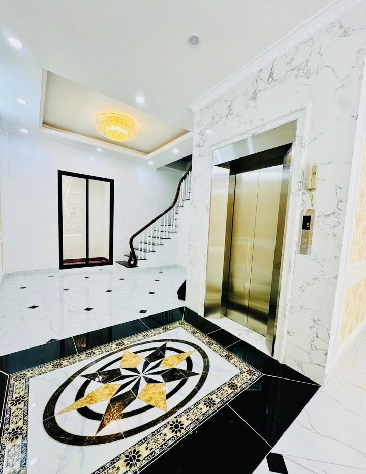 Nhà đẹp 6 tầng phố Khúc Thừa Dụ, Cầu Giấy - Sổ đỏ vuông vắn, ô tô đỗ cửa