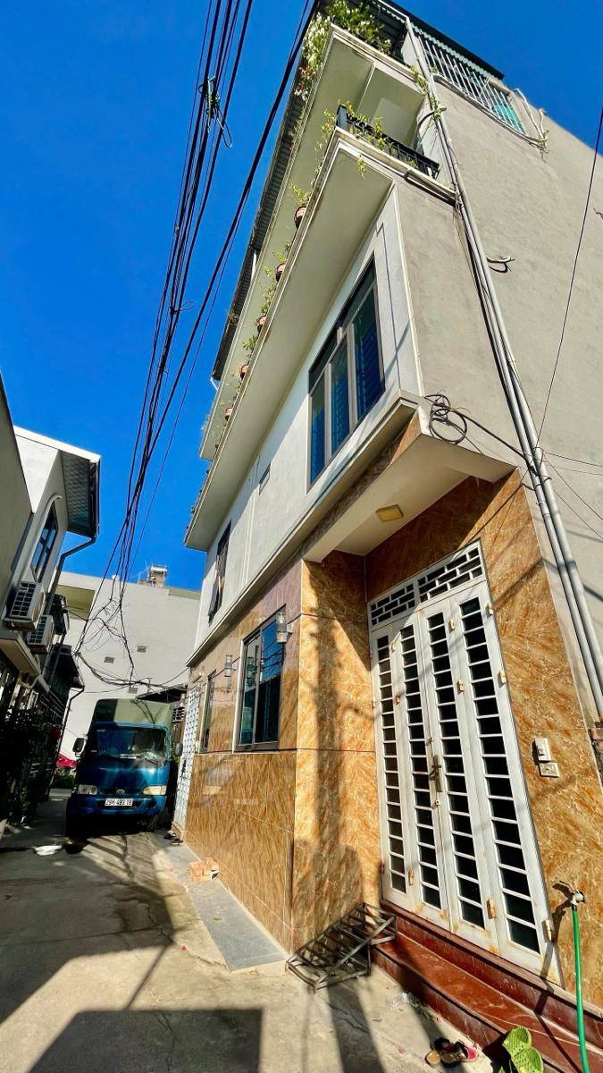 Nhà Long Biên 4 tầng, lô góc siêu thoáng, ô tô đỗ cửa, giá 5,8 tỷ