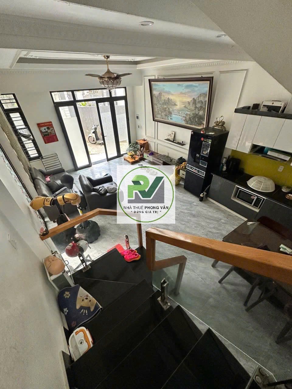 Cho thuê nhà 3 tầng, 50m2, gần full nội thất, mặt ngõ Miếu Hai Xã