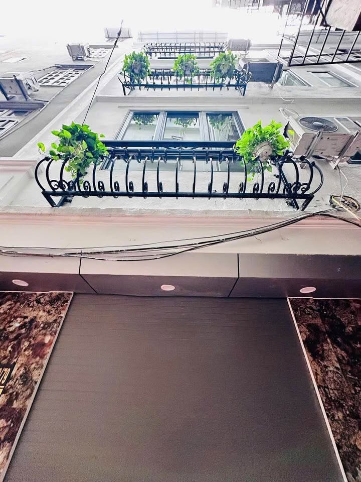 Nhà đẹp lung linh tọa lạc ngay trung tâm Cầu Giấy, khu vực dân trí cao ngất ngưởng