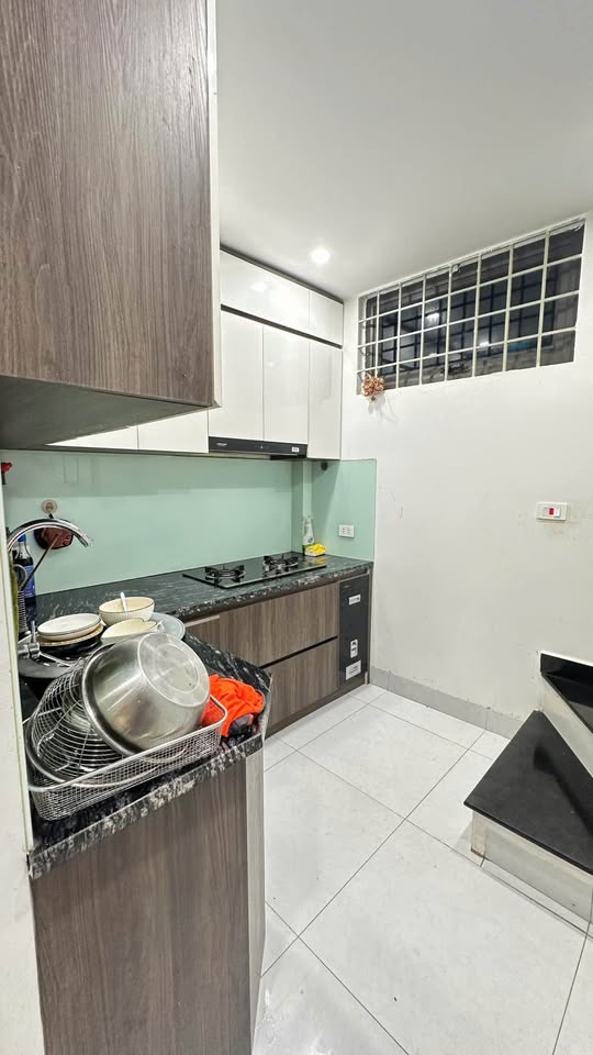 Bán nhà 3 tầng 1 tum mới sửa, 42m2, gần Vincom, chợ Trường Thi