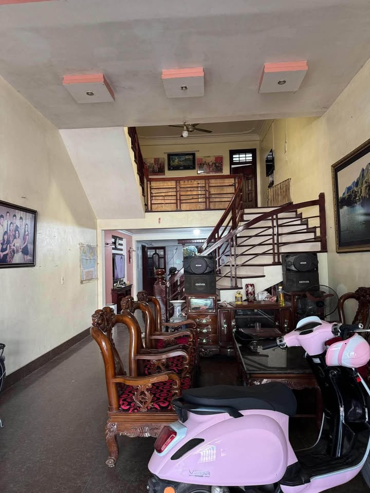 Nhà 3 tầng mặt đường Bà Triệu - Vượng khí kinh doanh