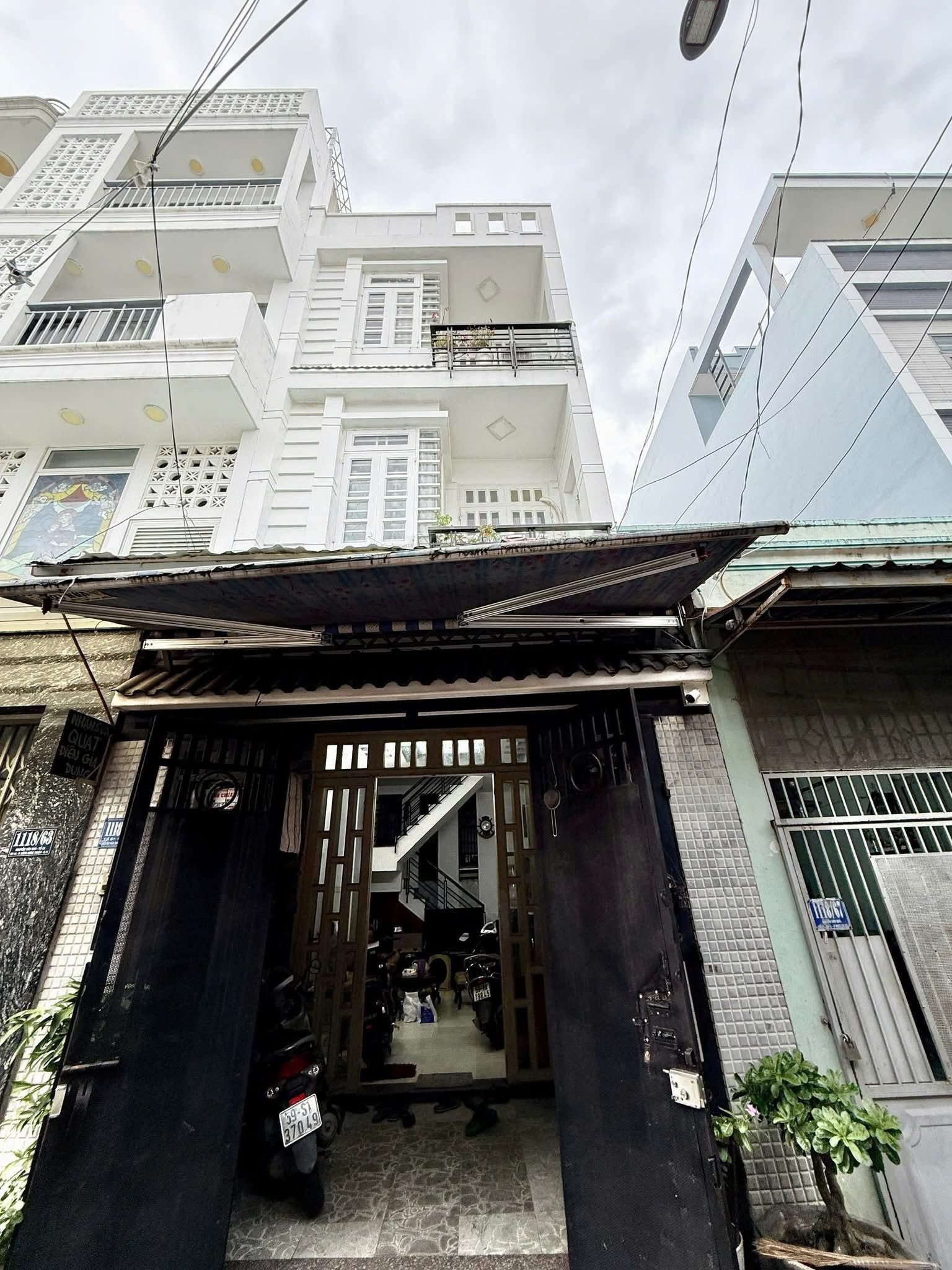 Tọa lạc tại con đường Nguyễn Văn Quá sầm uất, thuộc phường Đông Hưng Thuận