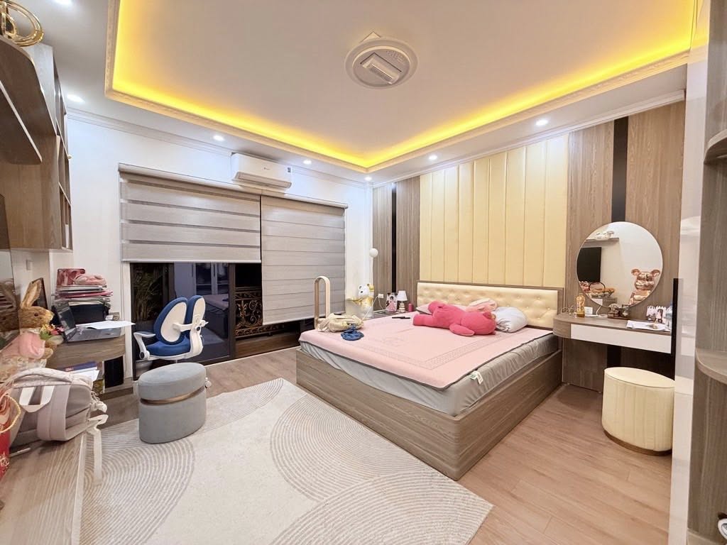 Bán nhà Bạch Mai, 4 tầng, nội thất đẹp, cách phố 40m, sổ đỏ chính chủ, giá hơn 5 tỷ